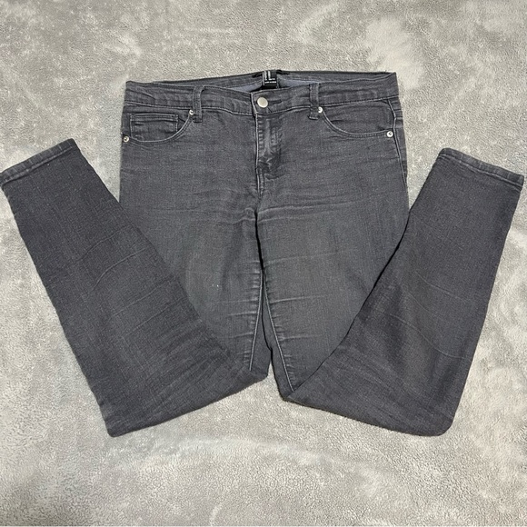 Forever 21 | Mid-rise Grey Skinny Jeans - Picture 2 of 8